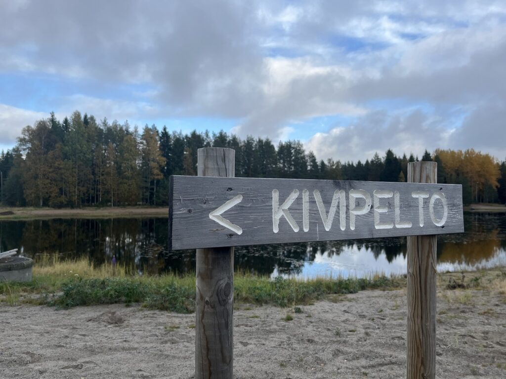 Parran kivipelto retkeilyreitistön varrella
